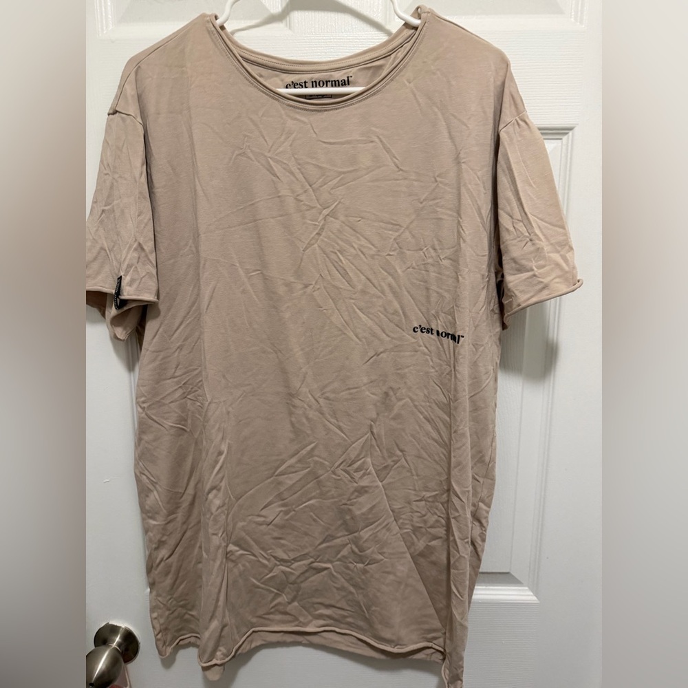 C’est Normal T-Shirt in Beige